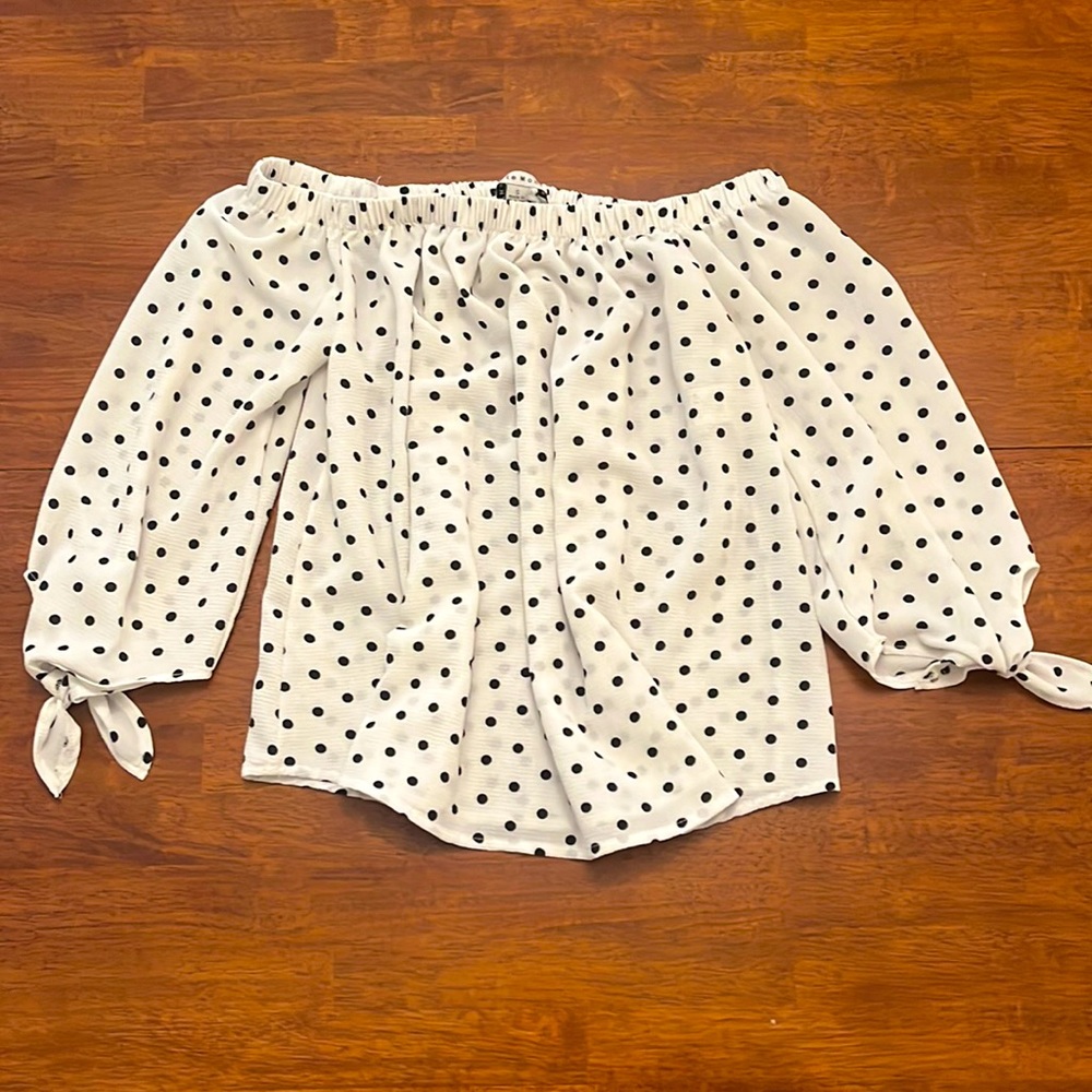 Haute Monde Women’s Off The Shoulder Blouse, Size S, Excellent Condition!!
